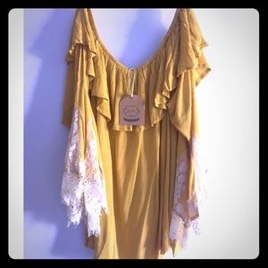 Off the shoulder, Bell sleeve top